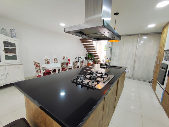 Casa de 4 alcobas en venta en Sector Oriental, Cúcuta, 300 m² · foto 2 de 24