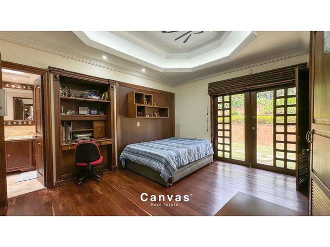 Casa de 6 alcobas en venta en El Poblado, Medellín, 646 m² · foto 11 de 24