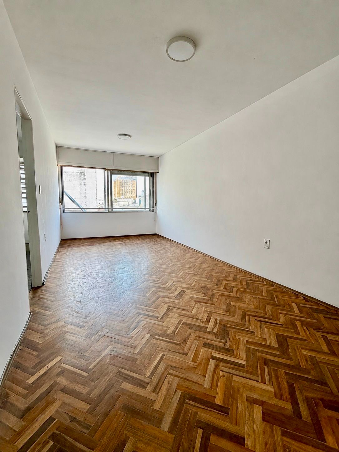 Oportunidad venta apartamento 1 dormitorio con garage en el centro - Widok 3