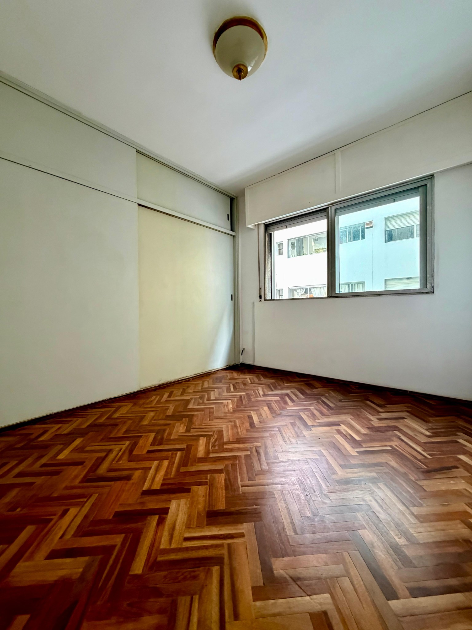Oportunidad venta apartamento 1 dormitorio con garage en el centro - Więcej