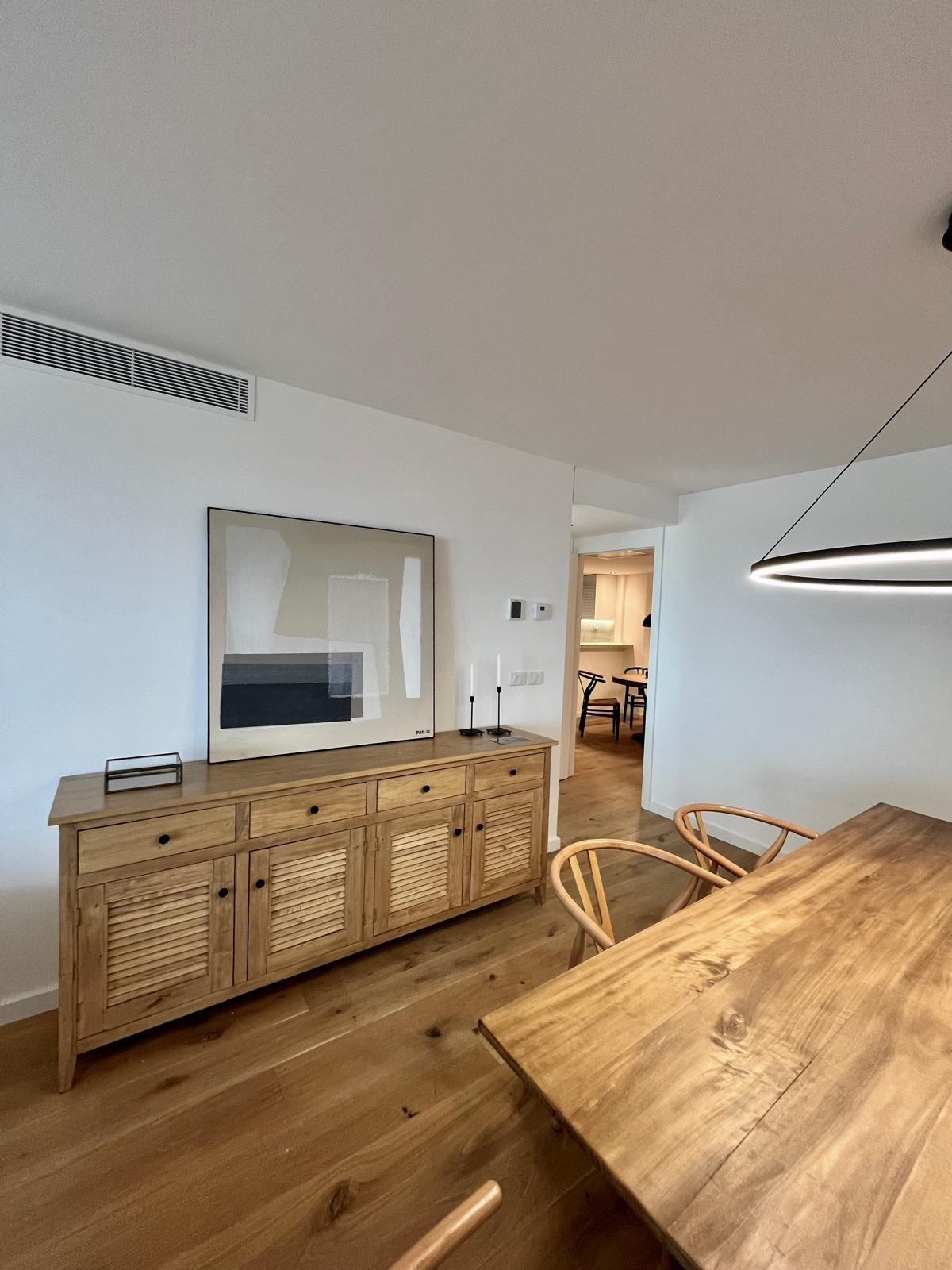 Moderno Apartamento en Alquiler con Vistas Panorámicas y Balcón - Detalle