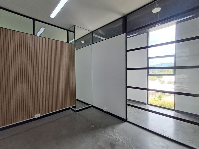 Oficina en arriendo en Llano Grande, Rionegro, 13 m² · foto 2 de 9