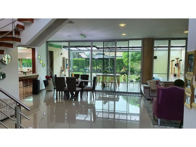Casa de 6 alcobas en venta en Ciudad Jardin, Cali, 754 m² · foto 2 de 24