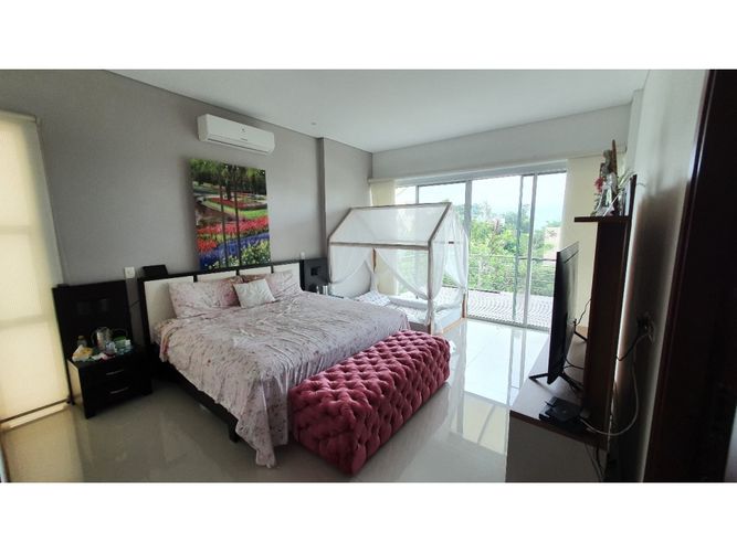 Casa de 6 alcobas en venta en Ciudad Jardin, Cali, 754 m² · foto 19 de 24