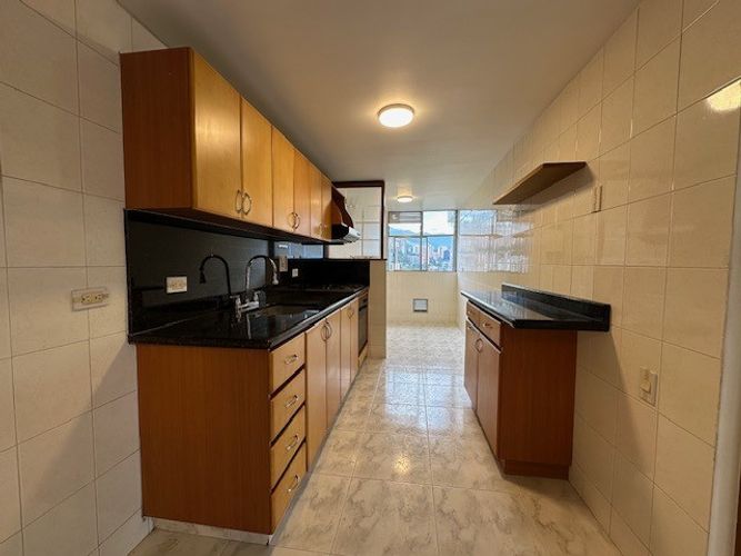 Apartamento de 4 alcobas en arriendo en Altos Del Poblado, Medellín, 100 m² · foto 3 de 24
