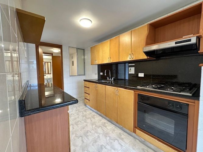 Apartamento de 4 alcobas en arriendo en Altos Del Poblado, Medellín, 100 m² · foto 4 de 24