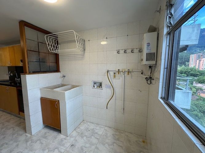 Apartamento de 4 alcobas en arriendo en Altos Del Poblado, Medellín, 100 m² · foto 7 de 24