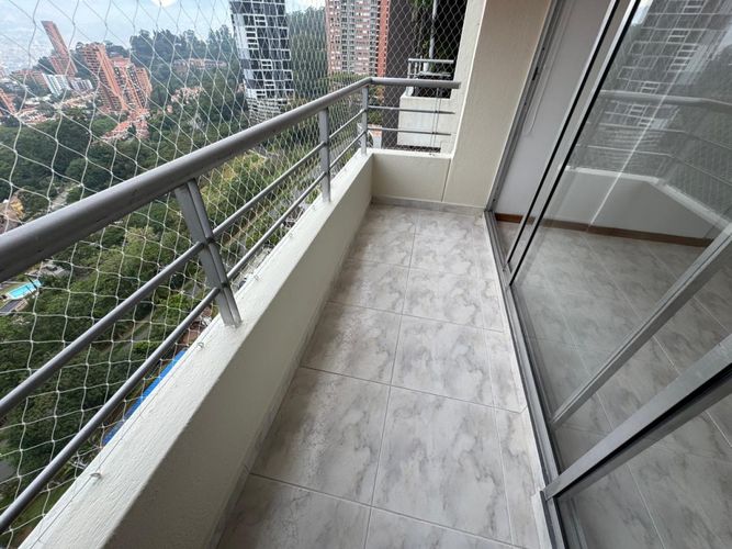 Apartamento de 4 alcobas en arriendo en Altos Del Poblado, Medellín, 100 m² · foto 9 de 24