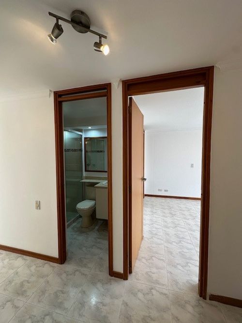Apartamento de 4 alcobas en arriendo en Altos Del Poblado, Medellín, 100 m² · foto 10 de 24
