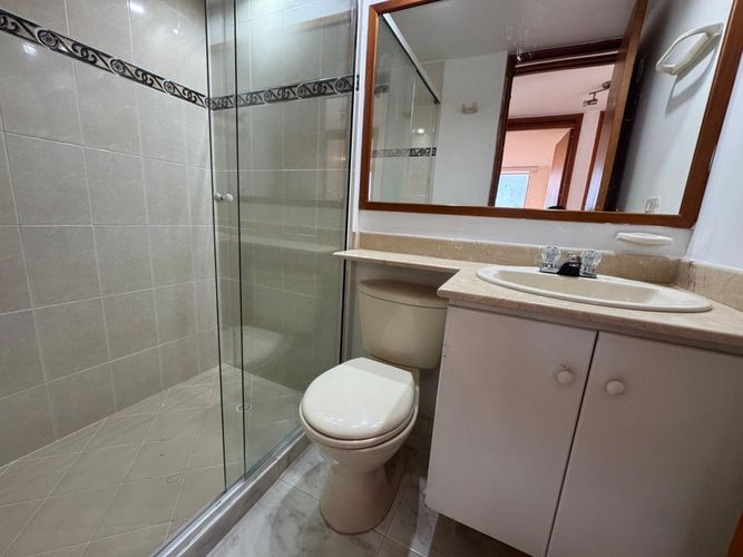 Apartamento de 4 alcobas en arriendo en Altos Del Poblado, Medellín, 100 m² · foto 11 de 24
