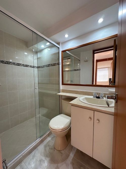 Apartamento de 4 alcobas en arriendo en Altos Del Poblado, Medellín, 100 m² · foto 16 de 24
