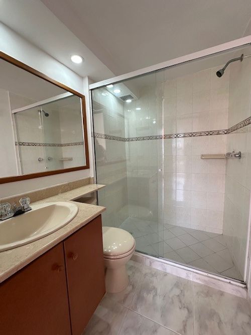 Apartamento de 4 alcobas en arriendo en Altos Del Poblado, Medellín, 100 m² · foto 20 de 24