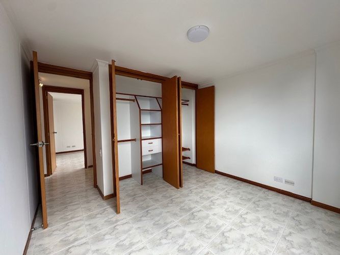 Apartamento de 4 alcobas en arriendo en Altos Del Poblado, Medellín, 100 m² · foto 21 de 24