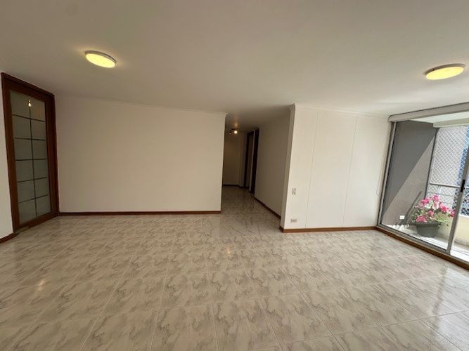 Apartamento de 4 alcobas en arriendo en Altos Del Poblado, Medellín, 100 m² · foto 22 de 24