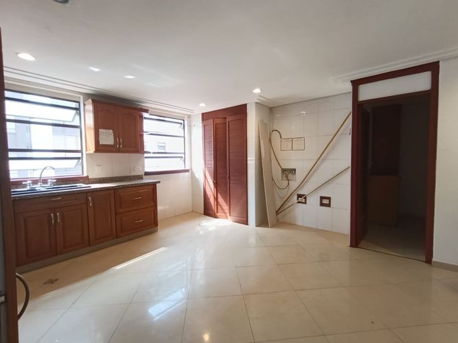 Apartamento de 4 alcobas en arriendo en El Poblado, Medellín, 220 m² · foto 4 de 20