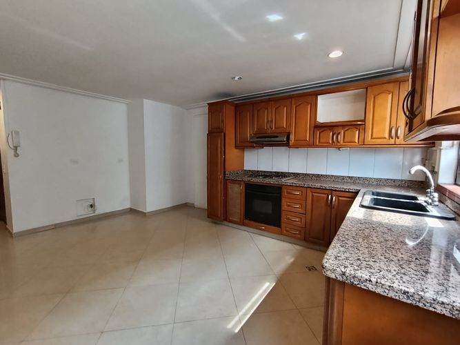 Apartamento de 4 alcobas en arriendo en El Poblado, Medellín, 220 m² · foto 6 de 20