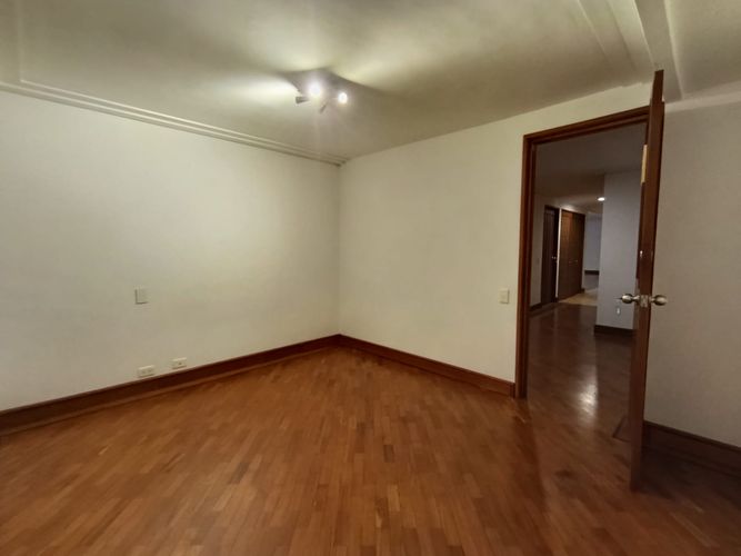 Apartamento de 4 alcobas en arriendo en El Poblado, Medellín, 220 m² · foto 18 de 20