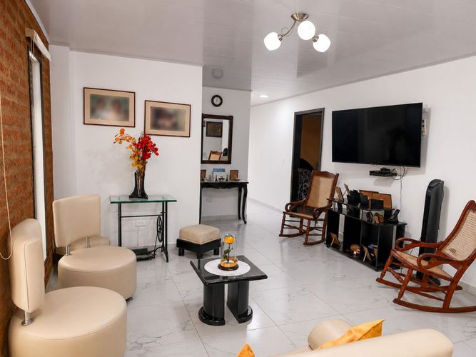Casa de 3 alcobas en venta en Potrerito, Palmira, 300 m² · foto 2 de 24