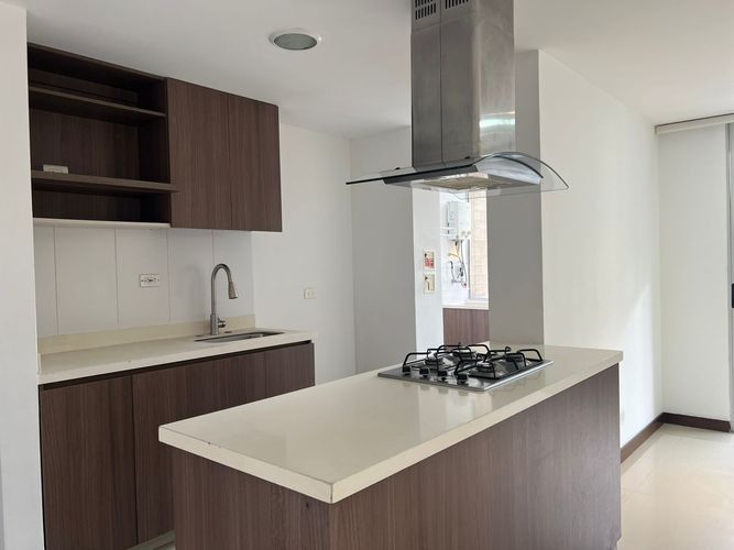 Apartamento de 3 alcobas en arriendo en Camino Verde, Envigado, 80 m² · foto 5 de 20