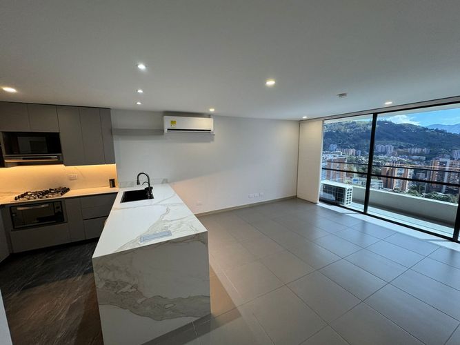 Apartamento de 3 alcobas en arriendo en Loma Del Escobero, Envigado, 100 m² · foto 2 de 4
