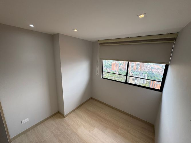 Apartamento de 3 alcobas en arriendo en Loma Del Escobero, Envigado, 100 m² · foto 3 de 4