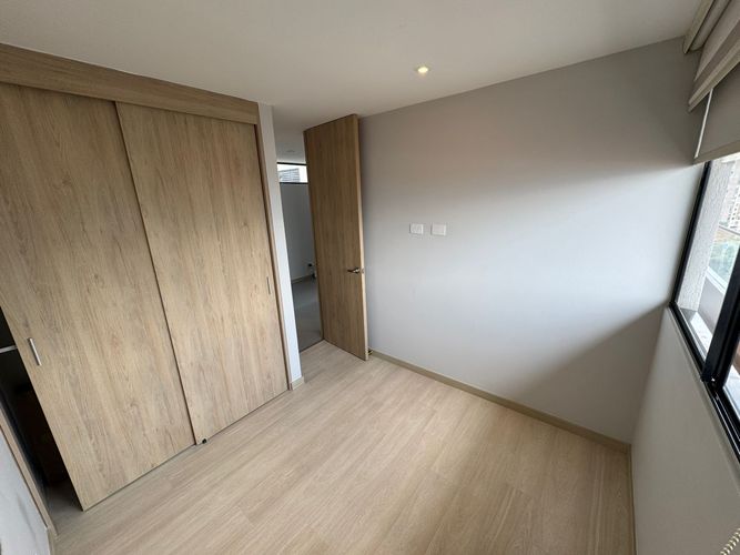 Apartamento de 3 alcobas en arriendo en Loma Del Escobero, Envigado, 100 m² · foto 4 de 4