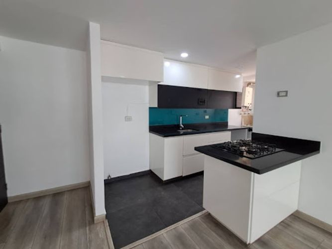 Apartamento de 2 alcobas en arriendo en Loma De Los Gonzalez, Medellín, 86 m² · foto 2 de 24