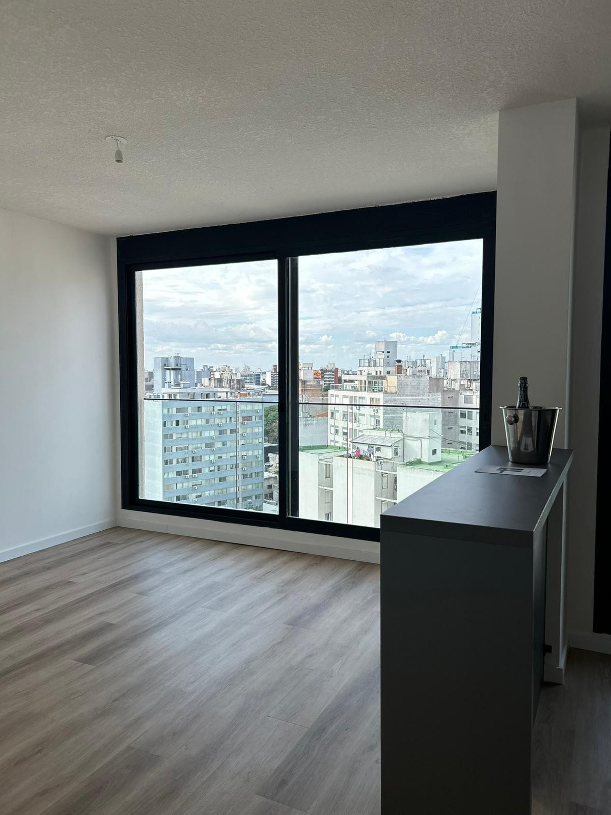 Apartamento Luminoso A Estrenar En Alquiler En Tres Cruces - 2 Dormitorios Con Balcón + Garaje Incluido · Foto 4