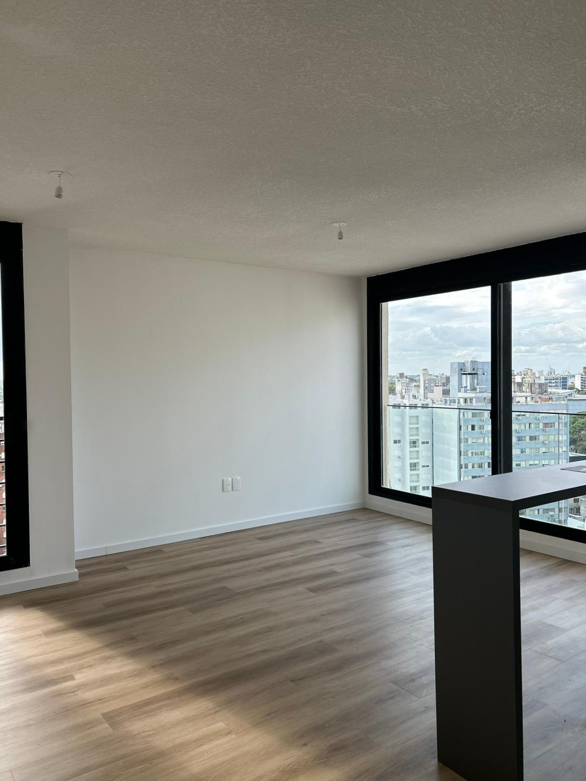 Apartamento Luminoso A Estrenar En Alquiler En Tres Cruces - 2 Dormitorios Con Balcón + Garaje Incluido · Foto 1