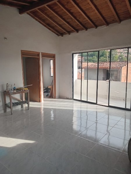 Apartamento en venta en Villatina, Medellín · foto 6 de 7