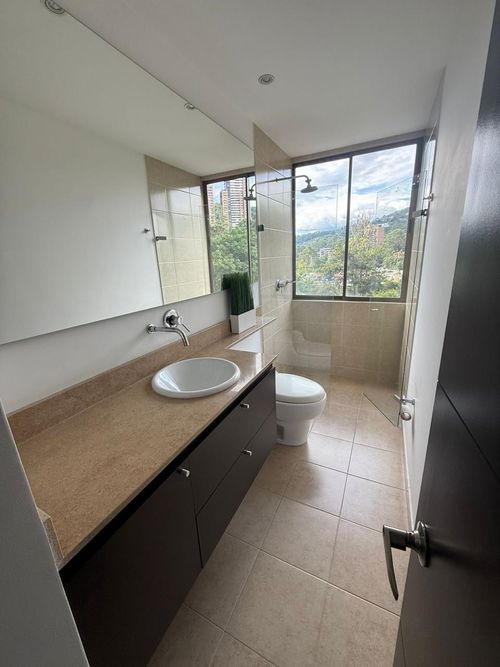 Apartamento de 2 alcobas en arriendo en Cola Del Zorro, Medellín, 145 m² · foto 3 de 15