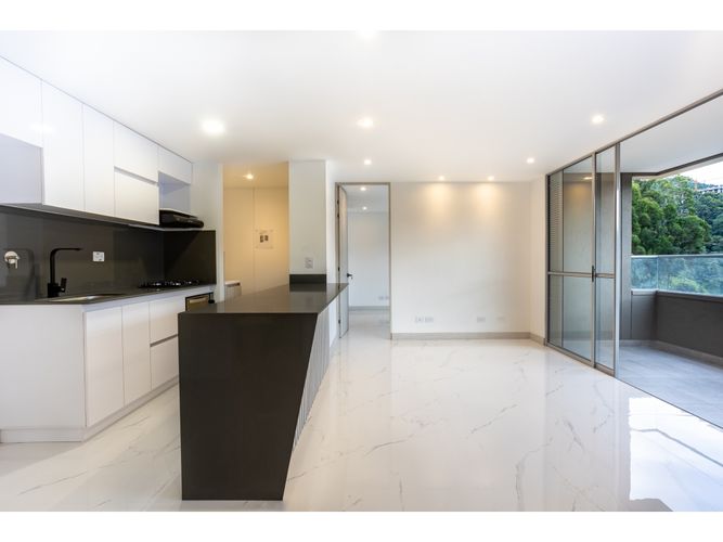 Apartamento de 3 alcobas en venta en Loma De San Jose, Sabaneta, 80 m² · foto 3 de 12