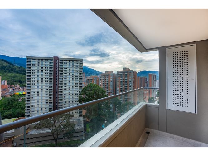 Apartamento de 3 alcobas en venta en Loma De San Jose, Sabaneta, 80 m² · foto 5 de 12