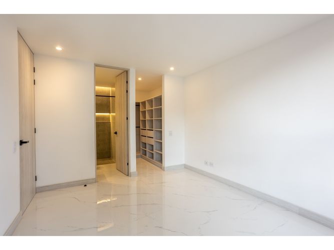 Apartamento de 3 alcobas en venta en Loma De San Jose, Sabaneta, 80 m² · foto 8 de 12