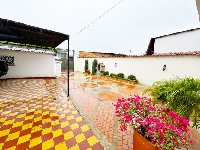 Casa de 6 alcobas en venta en Patios Centro, Los Patios, 874 m² · foto 2 de 19