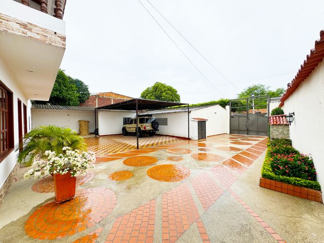 Casa de 6 alcobas en venta en Patios Centro, Los Patios, 874 m² · foto 3 de 19