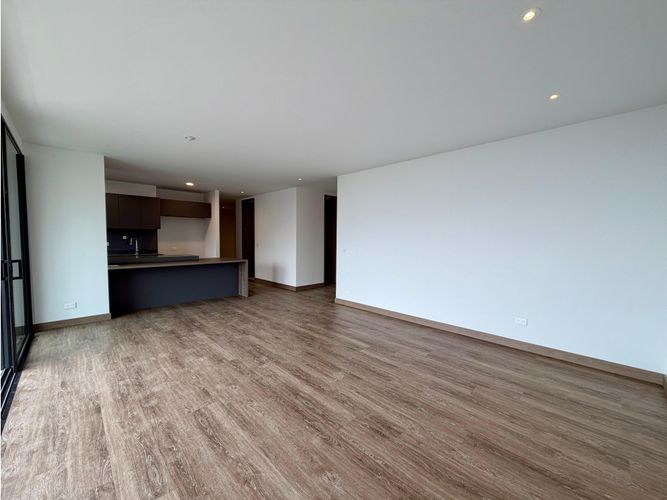 Apartamento de 3 alcobas en arriendo en Los Balsos, Medellín, 148 m² · foto 2 de 19