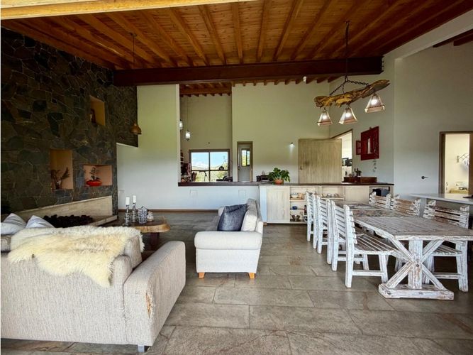Casa de 3 alcobas en venta en Pantanillo, El Retiro, 221 m² · foto 2 de 17
