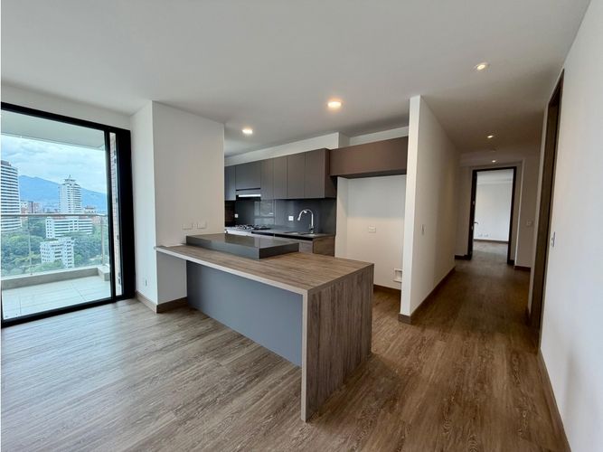 Apartamento de 3 alcobas en arriendo en Los Balsos, Medellín, 148 m² · foto 3 de 19