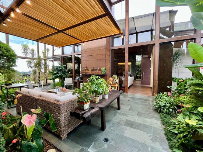 Casa en venta en Vía Las Palmas, Medellín, 450 m² · foto 2 de 12