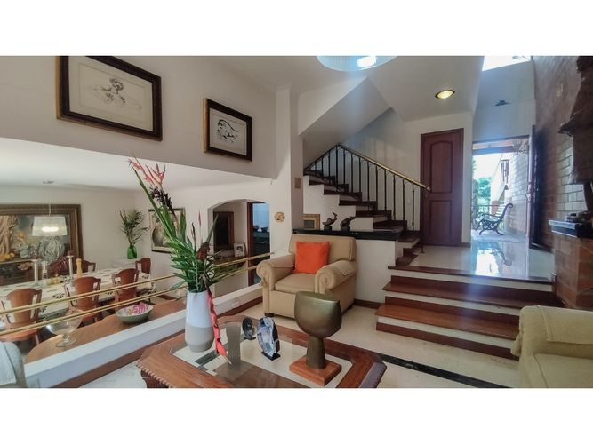 Casa de 4 alcobas en venta en Los Balsos, Medellín, 227 m² · foto 2 de 13