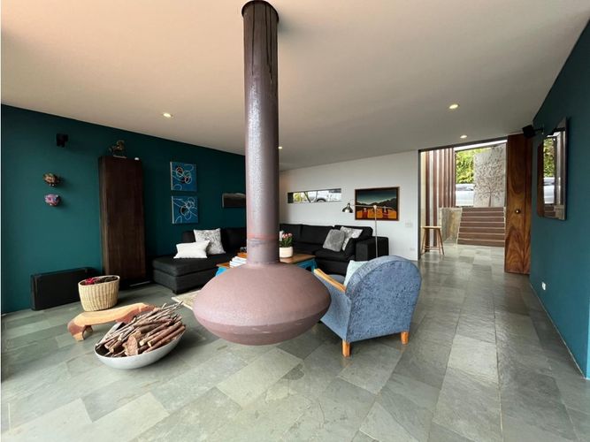 Casa de 3 alcobas en venta en Llano Grande, Medellín, 237 m² · foto 2 de 16