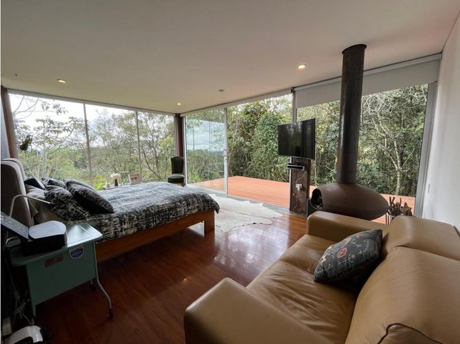Casa de 3 alcobas en venta en Llano Grande, Medellín, 237 m² · foto 3 de 16