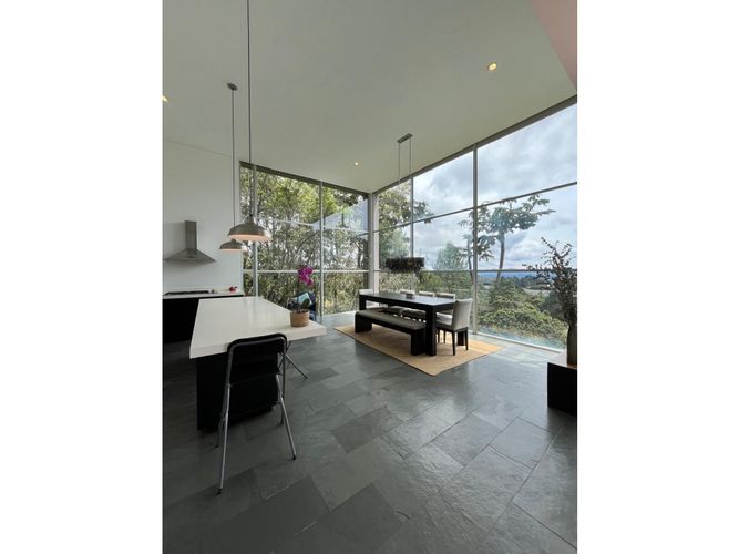 Casa de 3 alcobas en venta en Llano Grande, Medellín, 237 m² · foto 5 de 16