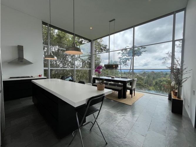 Casa de 3 alcobas en venta en Llano Grande, Medellín, 237 m² · foto 6 de 16