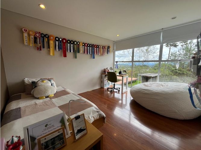 Casa de 3 alcobas en venta en Llano Grande, Medellín, 237 m² · foto 9 de 16