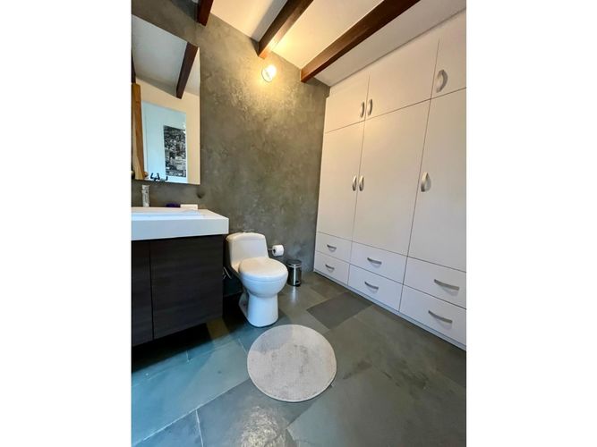Casa de 3 alcobas en venta en Llano Grande, Medellín, 237 m² · foto 12 de 16