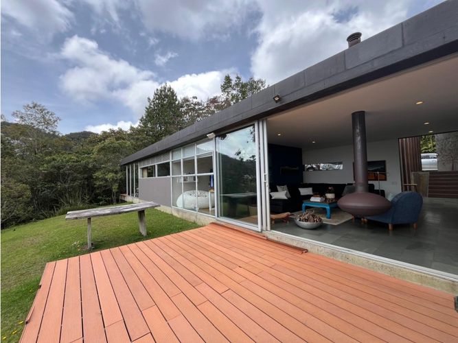 Casa de 3 alcobas en venta en Llano Grande, Medellín, 237 m² · foto 13 de 16