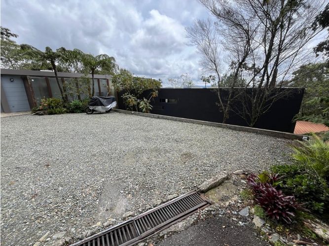 Casa de 3 alcobas en venta en Llano Grande, Medellín, 237 m² · foto 15 de 16
