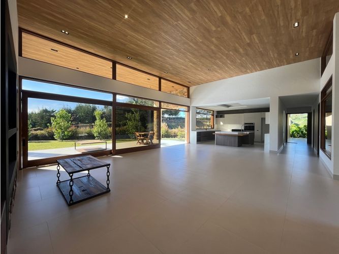 Casa de 3 alcobas en venta en La Ceja, 420 m² · foto 2 de 17